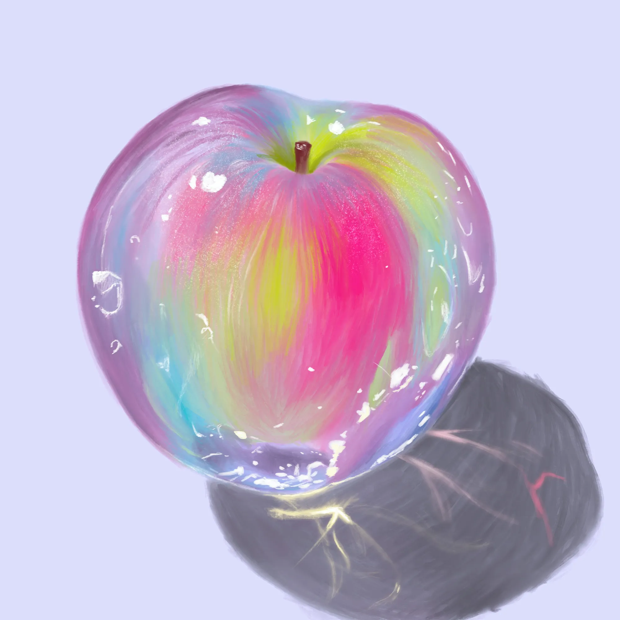 Ein durchscheinender, schillernder Apfel aus Glas mit langem Schatten, auf Flieder.